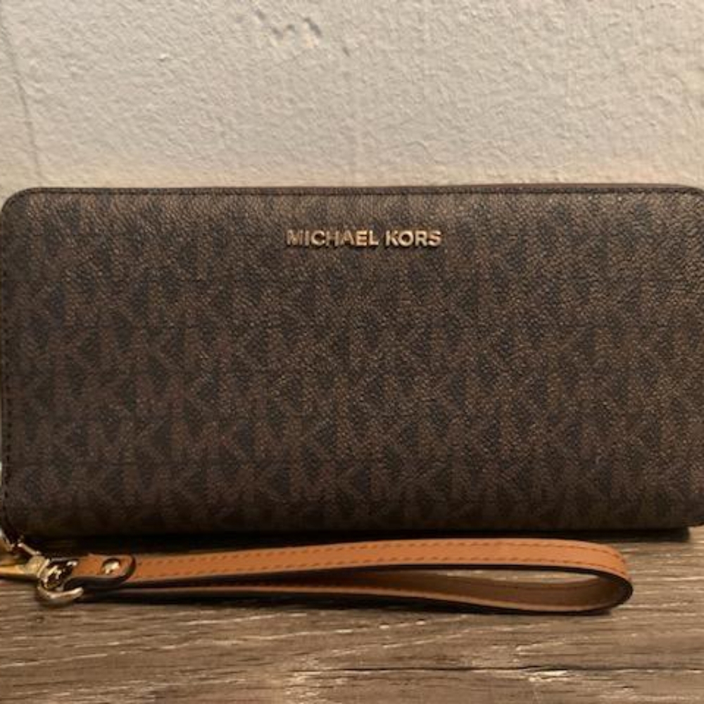 Michael kors wallet